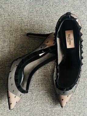Valentino Rockstud Mesh Pumps – Barely Worn – Authentic